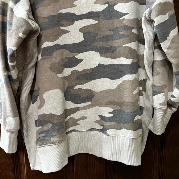 AERIE Camo Oversized Long Sleeve Terry Crewneck Sweatshirt Sz M - Picture 3 of 4
